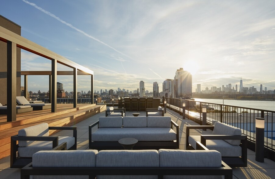 More Photos Of 25 Kent Ave, Brooklyn Office For Lease