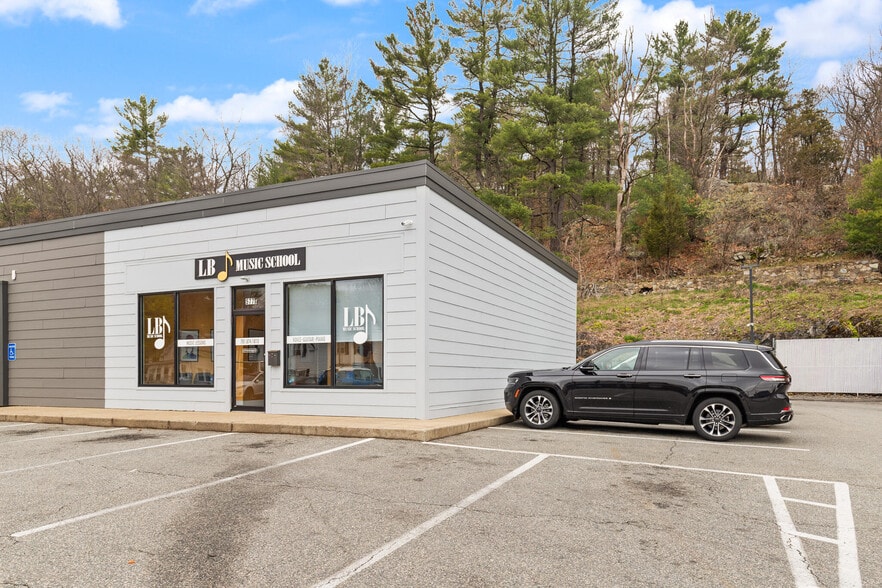 More Photos Of 577 Walnut St, Lynn Freestanding For Lease