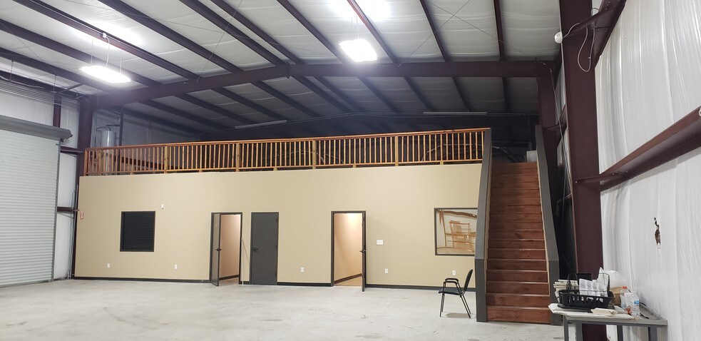 More Photos Of 15106 Chaplin St, Houston Warehouse For Lease