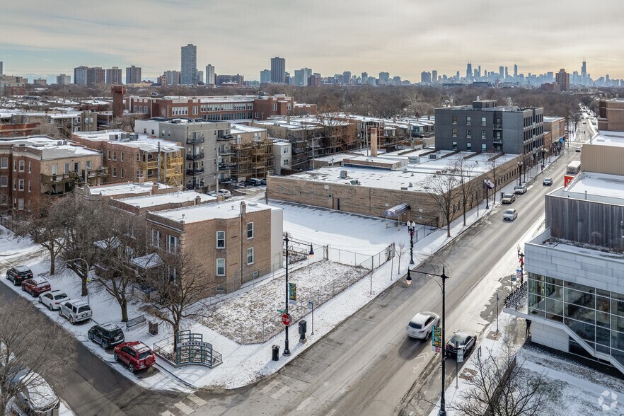 More Photos Of 4427 N Clark St, Chicago Flex For Lease