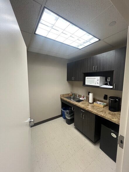 More Photos Of 16-00 State Route 208, Fair Lawn Office For Lease