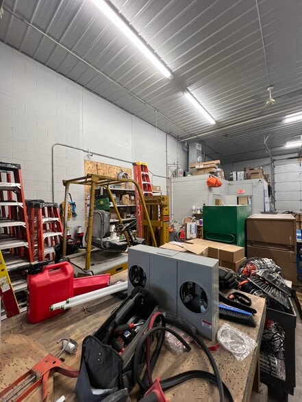 More Photos Of 2879-2893 Sanford Ave SW, Grandville Warehouse For Lease