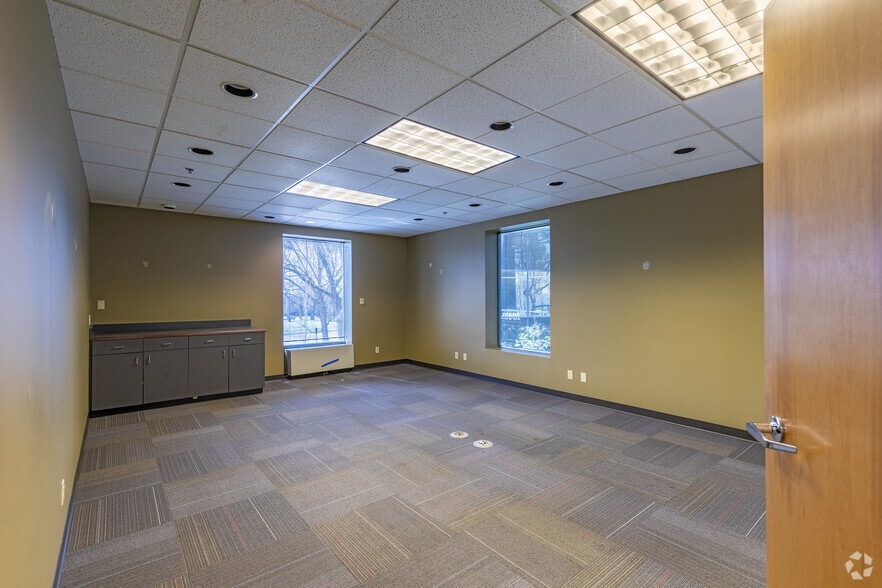 More Photos Of 10401 Linn Station Rd, Louisville Office For Lease