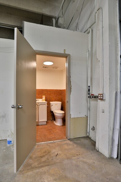 More Photos Of 4728 Goldfield, San Antonio Unknown For Lease