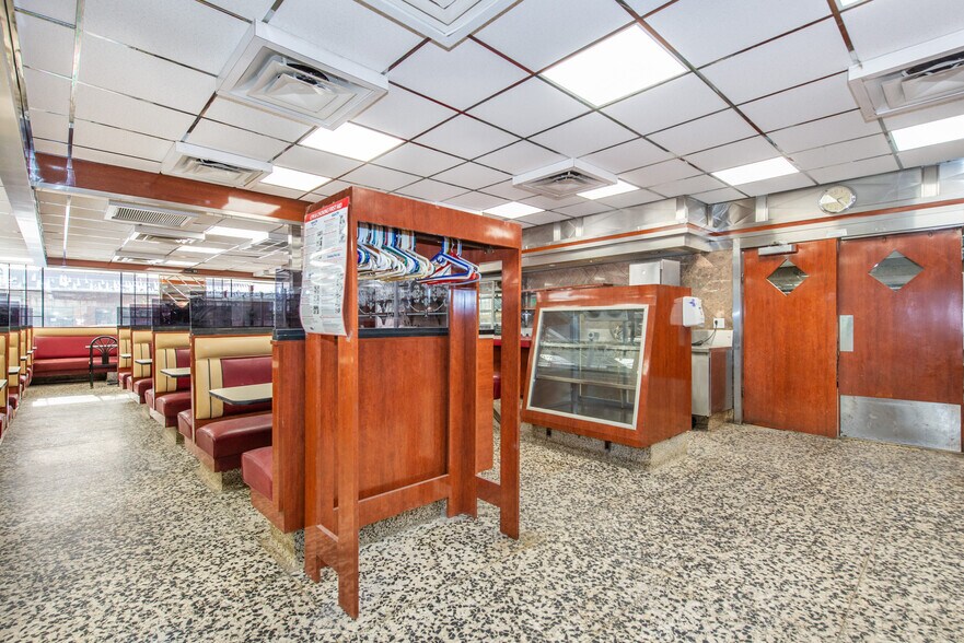 More Photos Of 2020 Greenwood Lake Tpke, Hewitt Restaurant For Lease