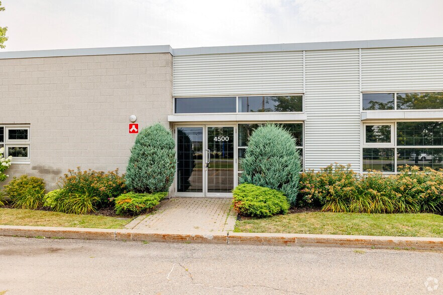 More Photos Of 4500 Ch Bois-Franc, Montréal Warehouse For Sale