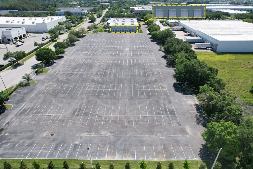 Primary Photo Of 4000 Shader rd, Orlando Light Distribution For Lease