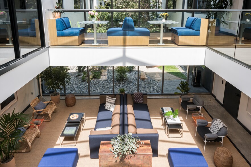 More Photos Of 3000 W Olympic Blvd, Santa Monica Office For Lease