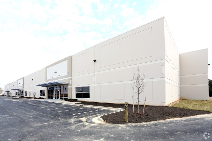 More Photos Of 5600-5626 Eastport Blvd, Richmond Unknown For Lease