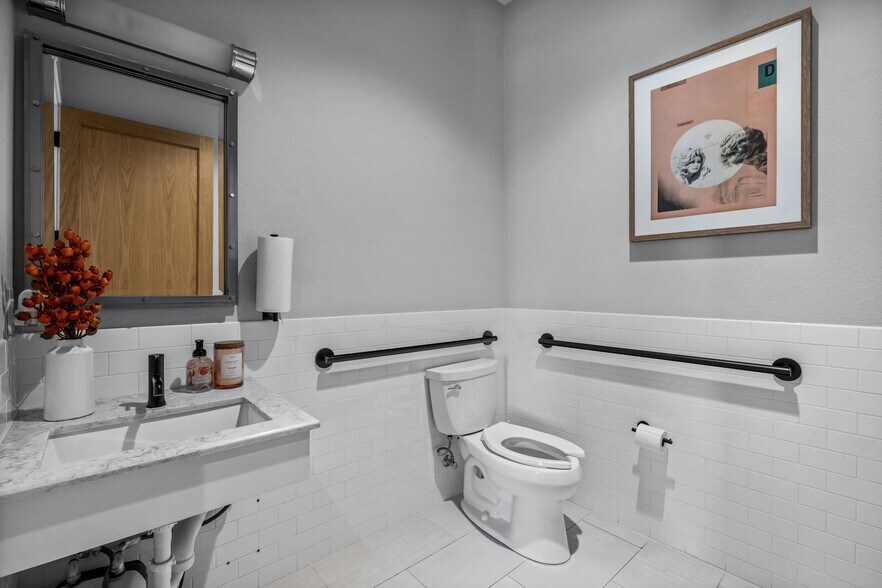 More Photos Of 161 Summit Ave, Southlake Office Residential For Lease