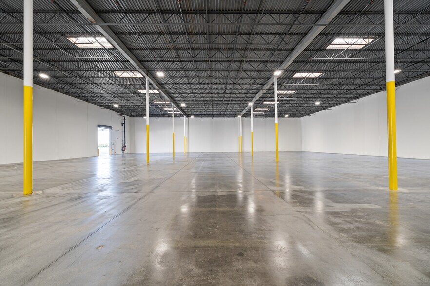 More Photos Of 13020 Yukon Ave, Hawthorne Unknown For Lease