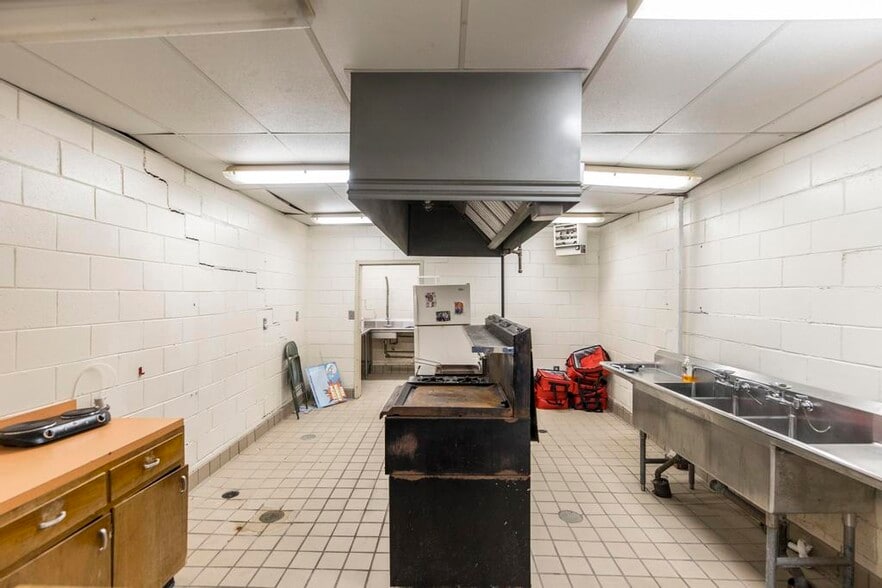 More Photos Of 2270 Shurling Dr, Macon-Bibb Religious Facility For Sale