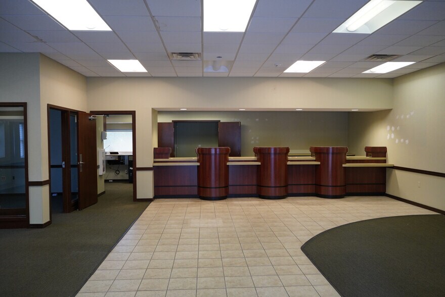 More Photos Of 995 Bloomfield Ave, West Caldwell Bank For Lease