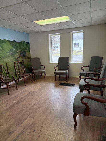 More Photos Of 900 US Highway 221 Bus, West Jefferson Office Residential For Lease