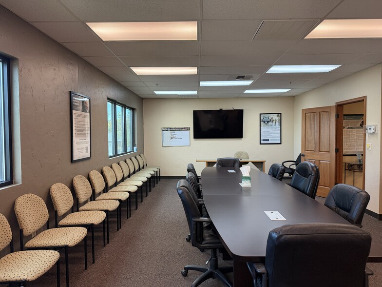 More Photos Of 1414 E F St, Oakdale Office For Sale