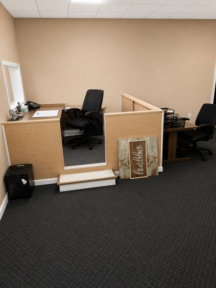 More Photos Of 825 W 3rd St, Caruthersville Office For Lease