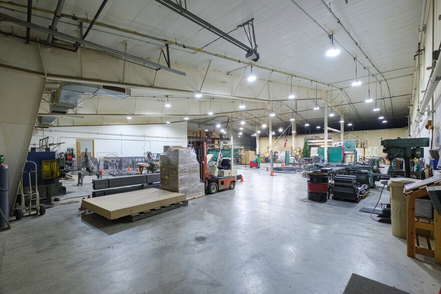More Photos Of 1620-1720 W Airway Rd, Lebanon Manufacturing For Sale