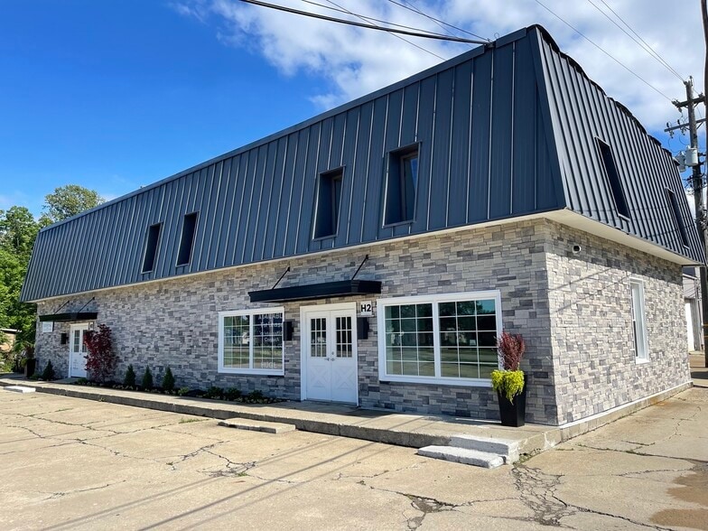 More Photos Of 711 W Bagley Rd, Berea Unknown For Lease