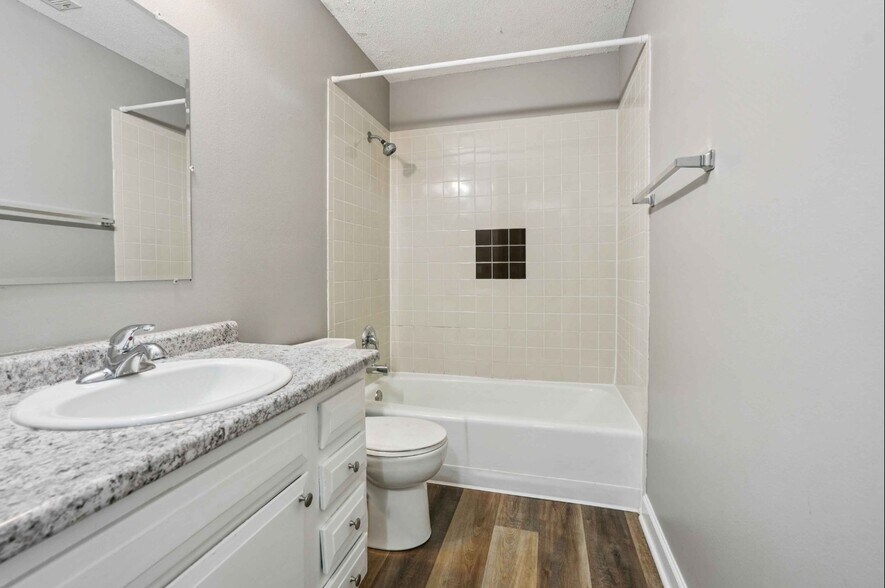 More Photos Of 1011 SE 3rd St, Ankeny Apartments For Sale