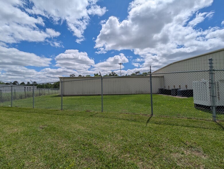 More Photos Of 6095 College St, Beaumont Office For Sale