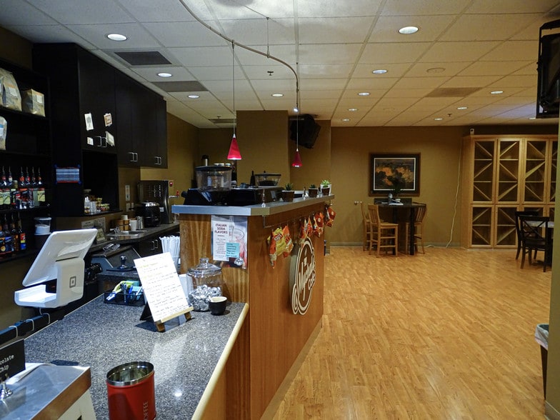 More Photos Of 1800 Blankenship Rd, West Linn Unknown For Lease