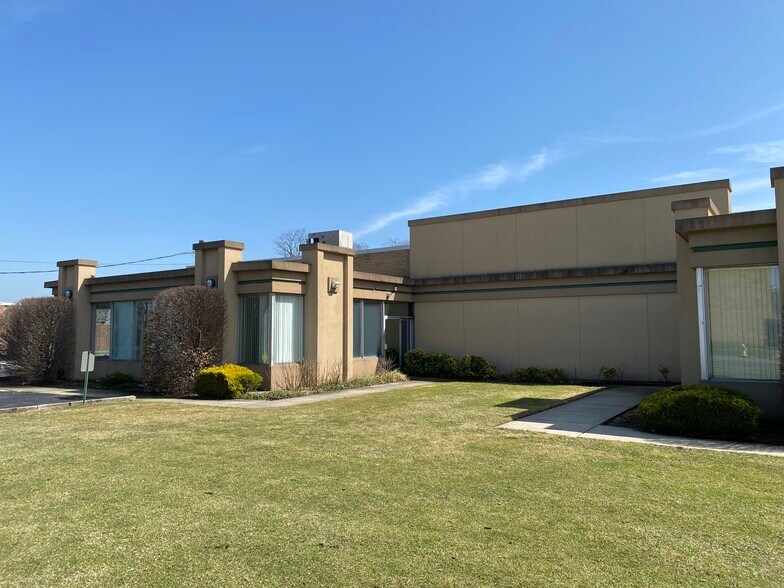 More Photos Of 63-65 Austin Blvd, Commack Warehouse For Lease