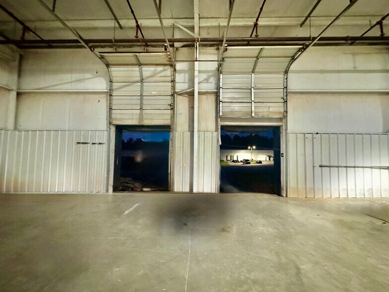 More Photos Of 3123 Cedar Park, Greensboro Warehouse For Lease
