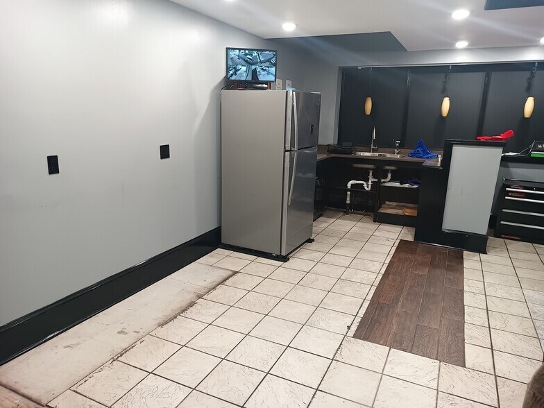 More Photos Of 2650-2652 E Somerset St, Philadelphia Restaurant For Lease