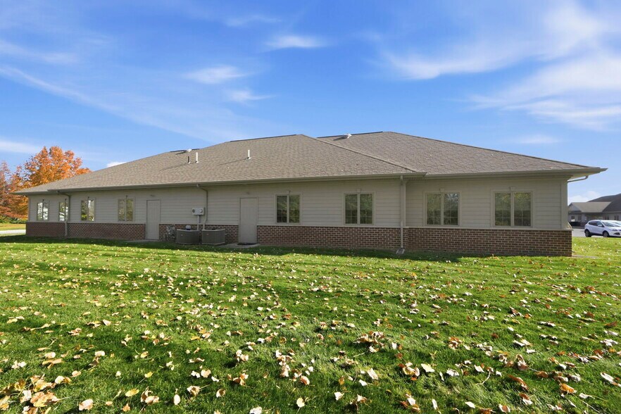 More Photos Of 2150 N Pointe Dr, Warsaw Office For Lease