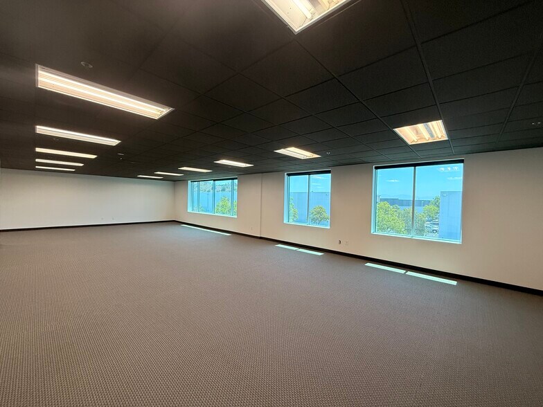 More Photos Of 28751 Industry Dr, Valencia Warehouse For Sale