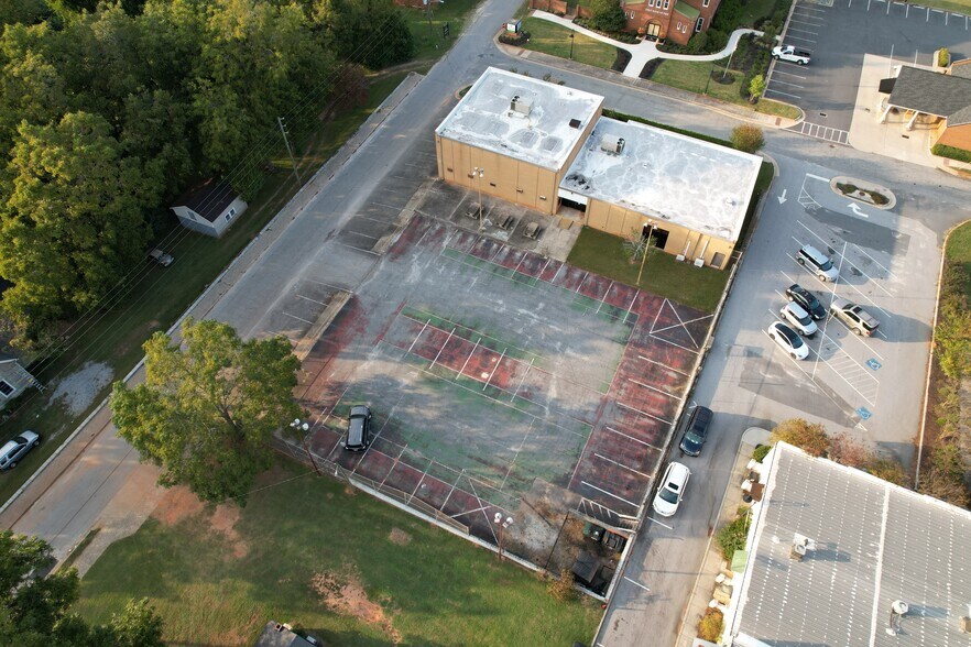 More Photos Of 16 Jackson St, Zebulon Light Distribution For Sale