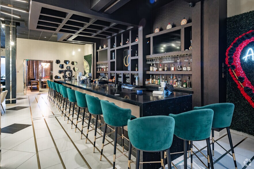 More Photos Of 100 S Main St, Santa Ana Restaurant For Lease