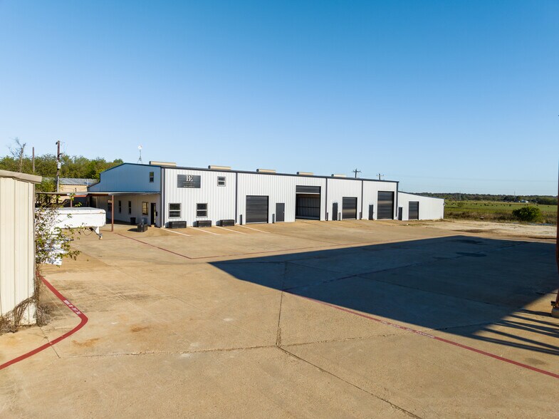 More Photos Of 1218 N Brazos St, Whitney Storefront For Lease