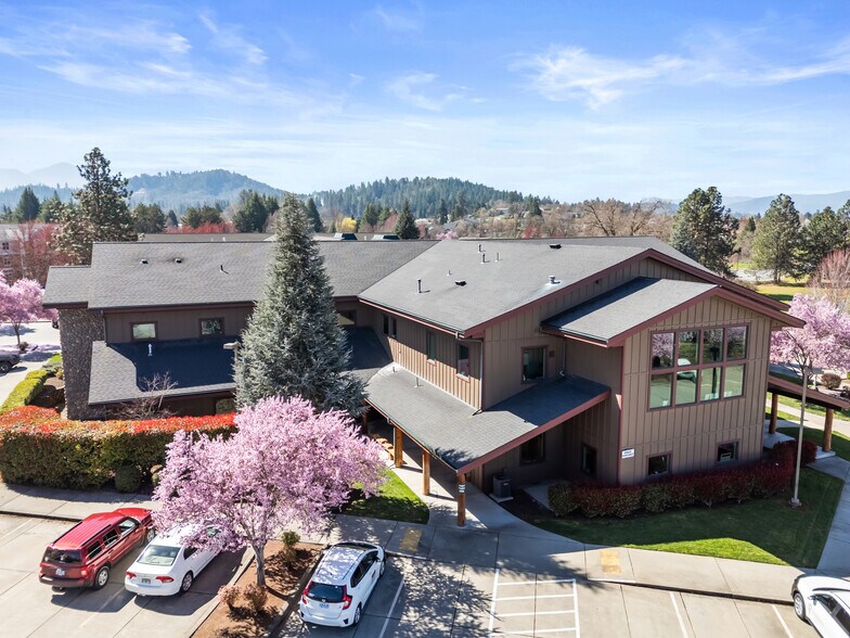 More Photos Of 700 SW Ramsey Ave, Grants Pass Medical For Lease