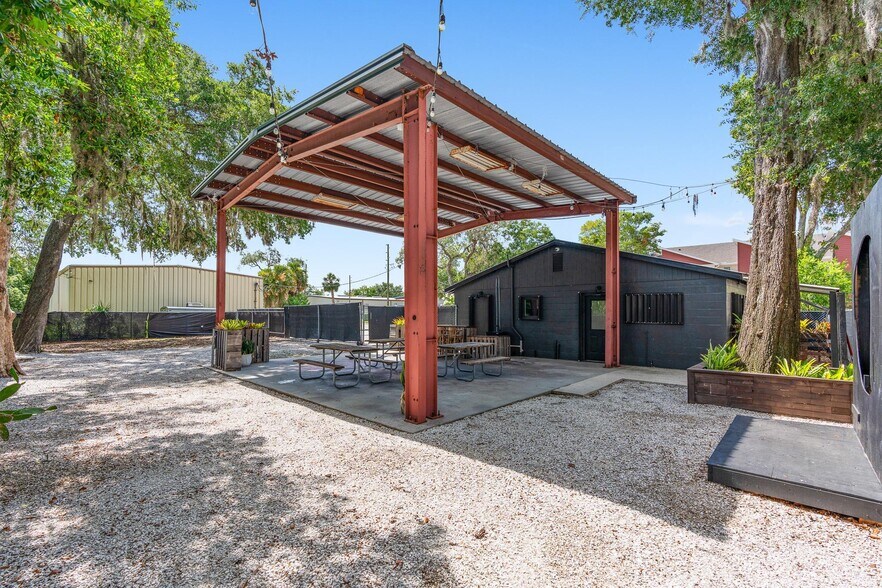 More Photos Of 209 Palmetto Ave, Longwood Restaurant For Lease