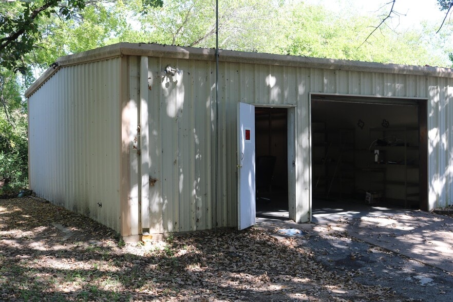 More Photos Of 5133 Troup Hwy, Tyler Warehouse For Lease