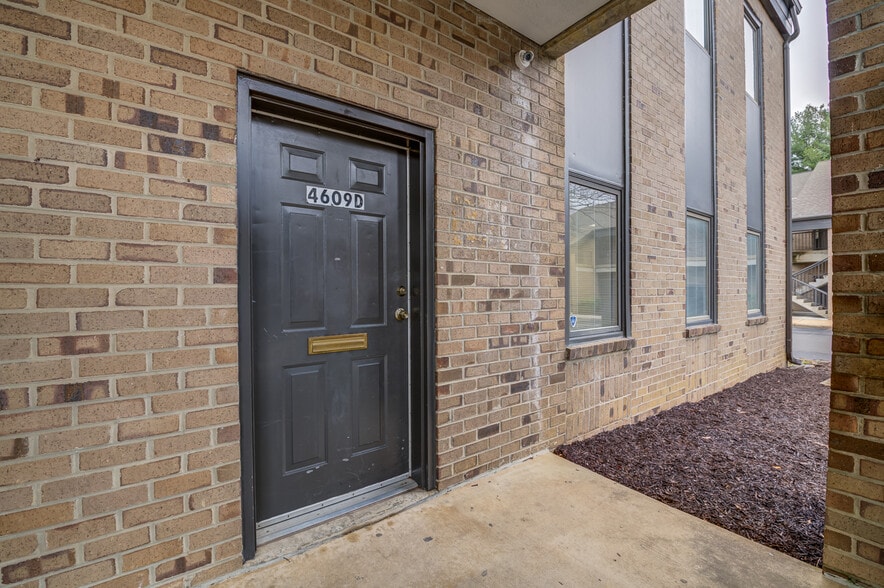 More Photos Of 4609 Pinecrest Office Park Dr, Alexandria Medical For Sale