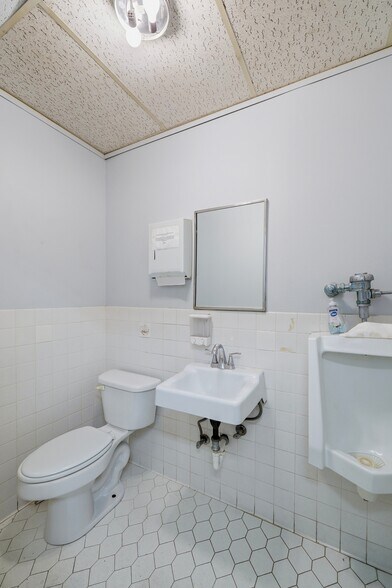 More Photos Of 4795 Mcwillie Dr, Jackson Office For Sale