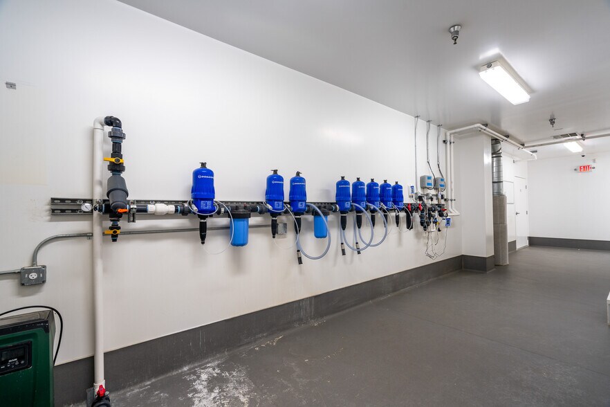 More Photos Of 19533 McLane St, Palm Springs Distribution For Sale