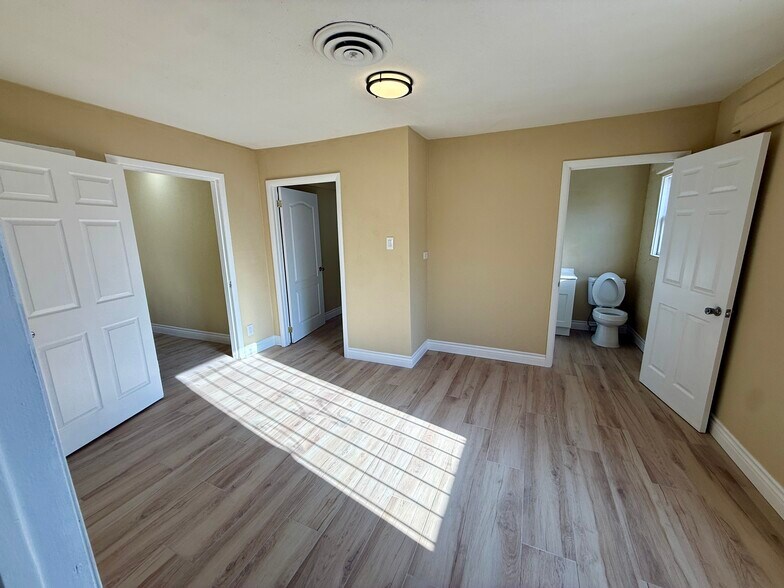 More Photos Of 2039 W Bonanza Rd, Las Vegas Flex For Lease