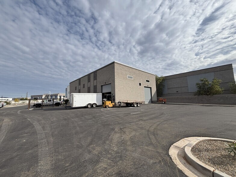 More Photos Of 4523 E Ivy St, Mesa Industrial For Lease
