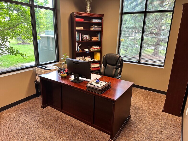 More Photos Of 1670 Capital St, Elgin Medical For Sale