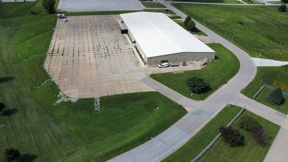 More Photos Of 1812 Industrial Pky, Harlan Office For Lease