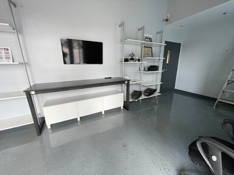 More Photos Of 3413 SW 14th St, Deerfield Beach Warehouse For Lease