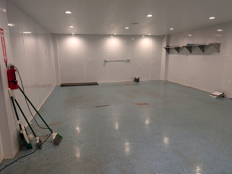 More Photos Of 2960 Chapman St, Oakland Warehouse For Lease
