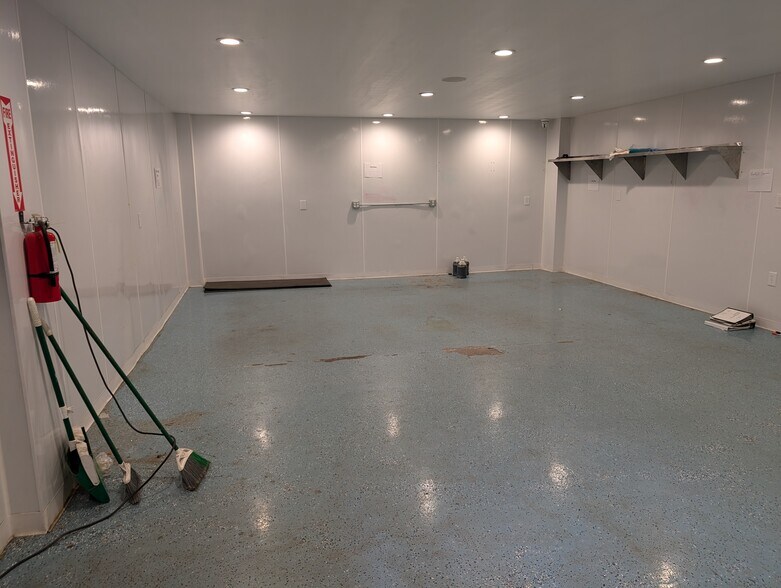 More Photos Of 2960 Chapman St, Oakland Warehouse For Lease