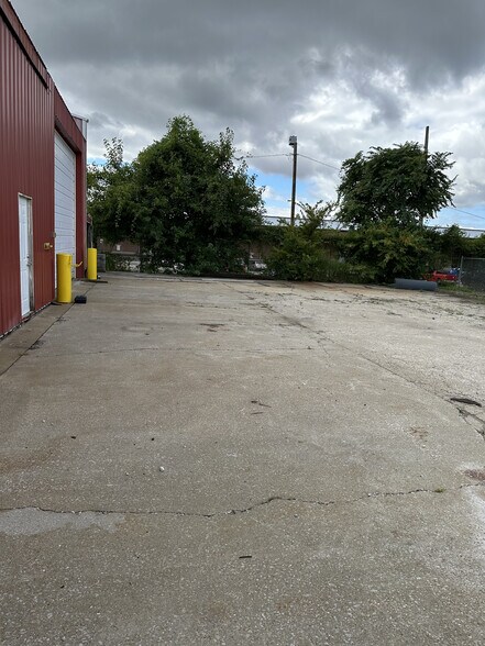 More Photos Of 1801 Dutch Ln, Jeffersonville Warehouse For Lease