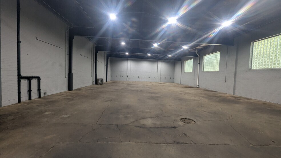 More Photos Of 2662 E 69th St, Cleveland Manufacturing For Lease