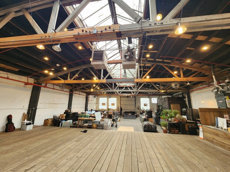 More Photos Of 2328 W Nelson St, Chicago Warehouse For Lease