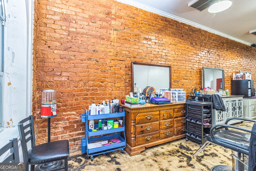 More Photos Of 15 Broad St, Newnan Storefront For Sale